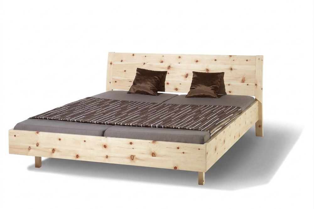 Detailansicht Bett Holzschmiede Swing in Zirbe hell massiv