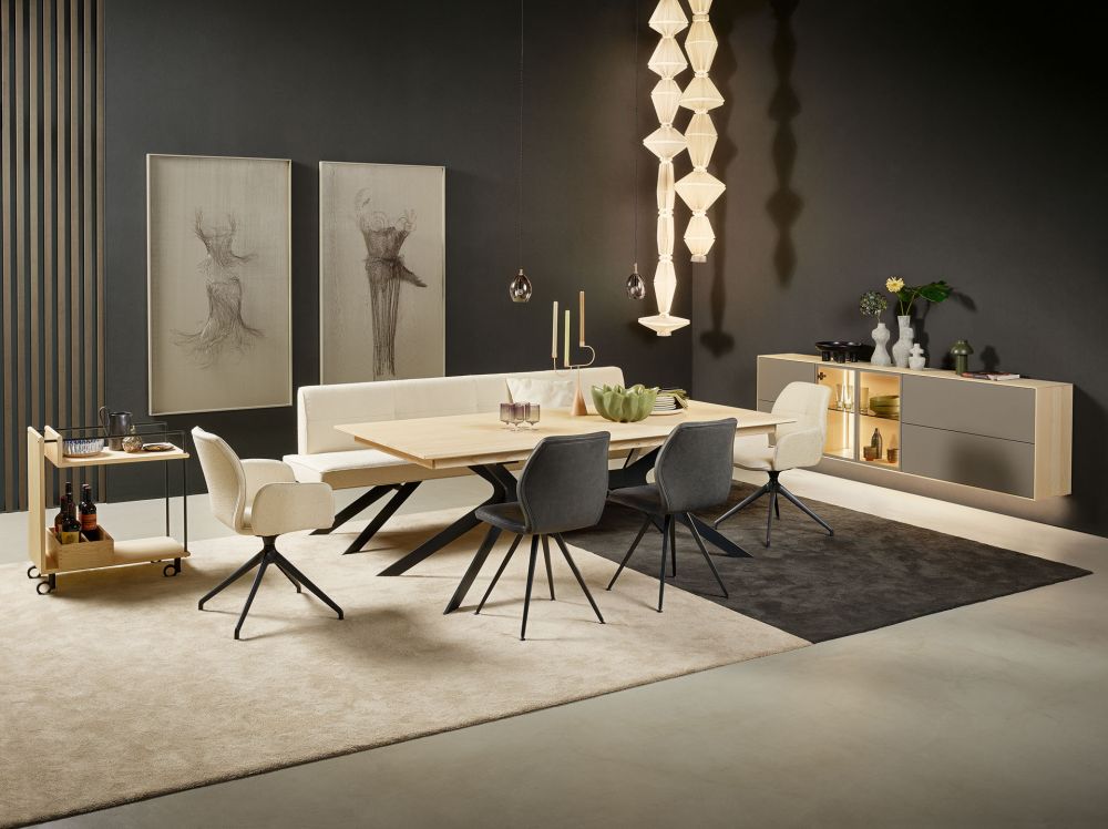 Anrei Vivo Massivholz Esstisch mit Metallgestell in Asteiche, Bank vivo und Sideboard puro