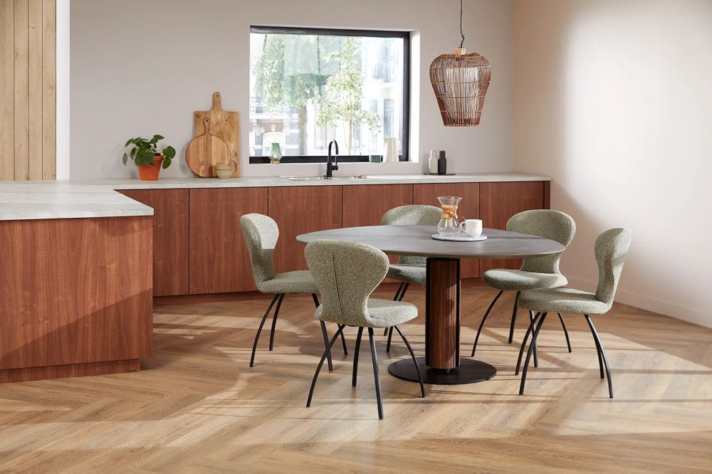 Designer Esstisch Steely mit Platte eiförmig in Keramik