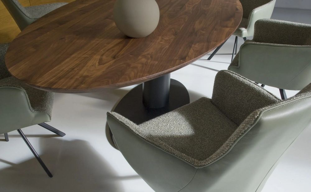 Designer Säulentisch Libra mit Platte oval in Nussbaum massiv und Untergestell in schwarz