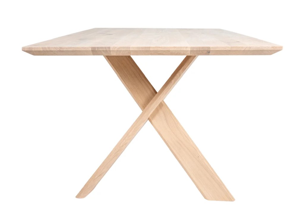 Anrei Miro Tisch mit Holzfüssen