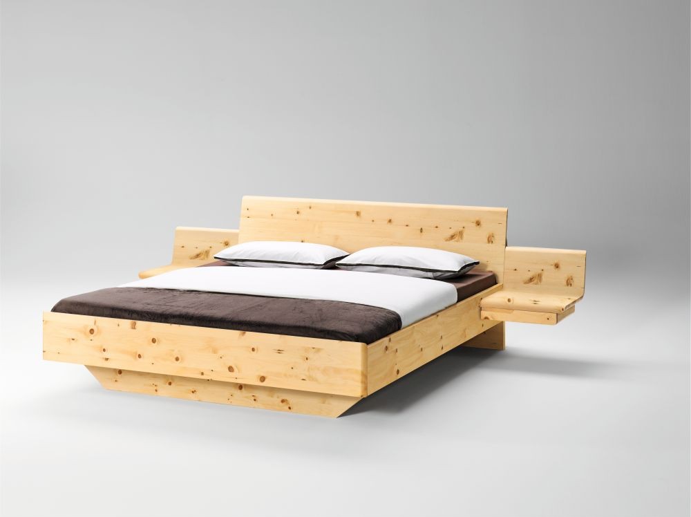 Anrei Tesso Bett in Zirbe massiv mit schwebenden Nachtkästchen