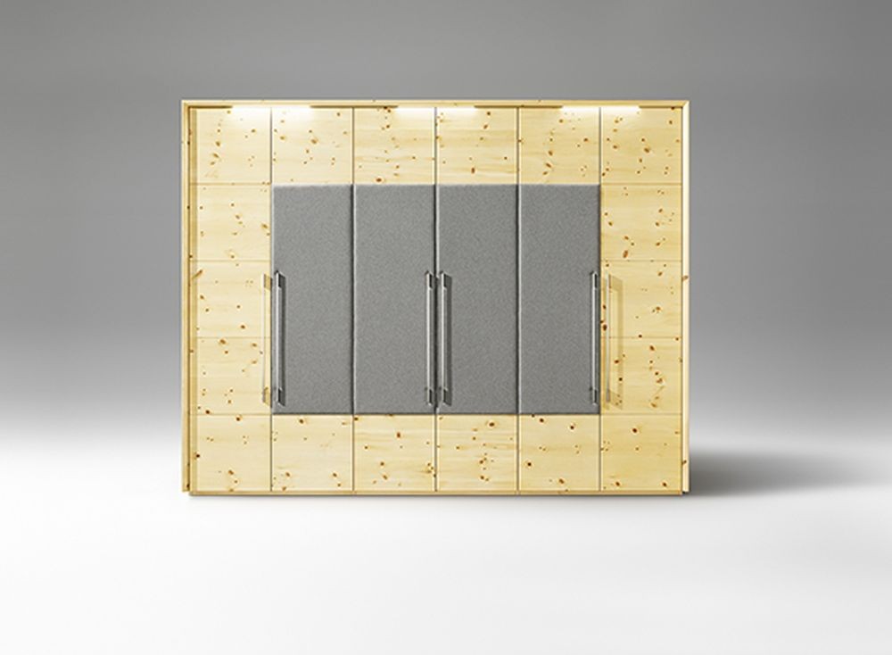 Anrei Tesso Kleiderschrank in Zirbe mit Farbglas