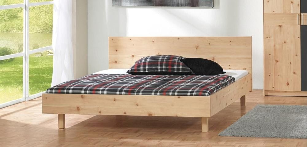 Bett Holzschmiede Signum mit geradem Kopfteil in Zirbe massiv metallfrei
