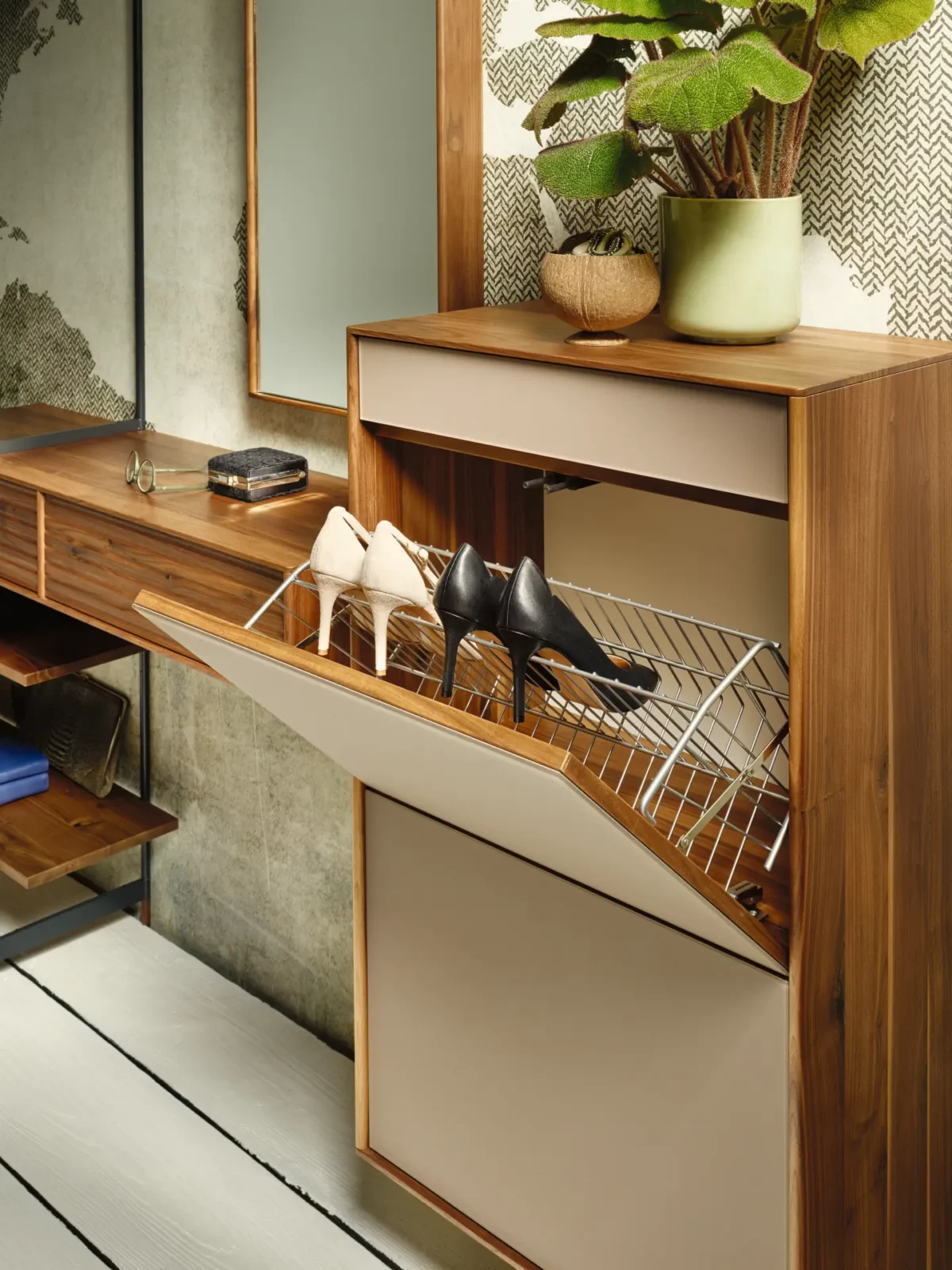 Anrei Lina Garderobe in Holzoptik mit Schuhklappe und Ablagefläche.