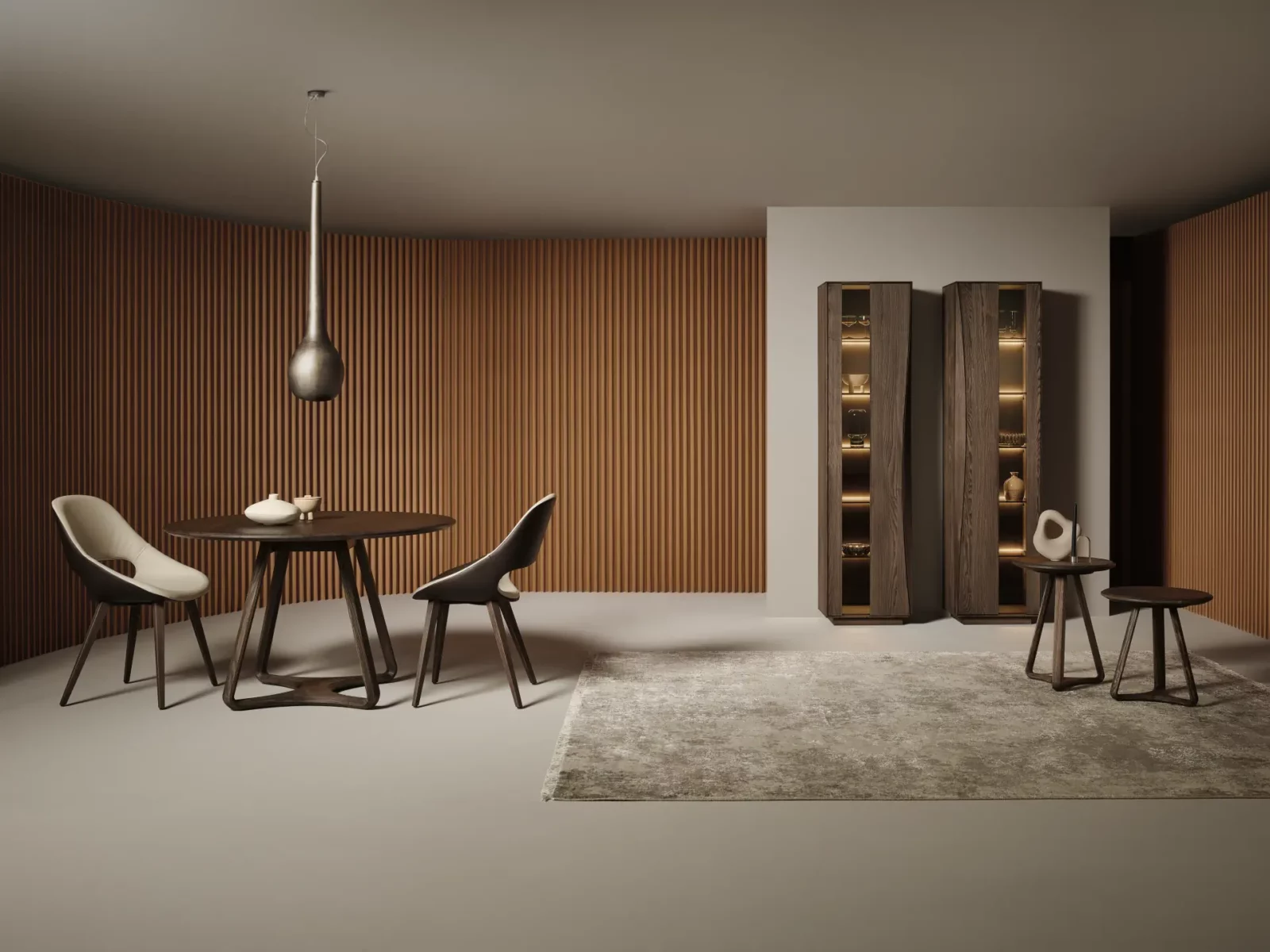 Anrei Puro Wave Essgruppe aus dunklem Holz mit zwei Stühlen.