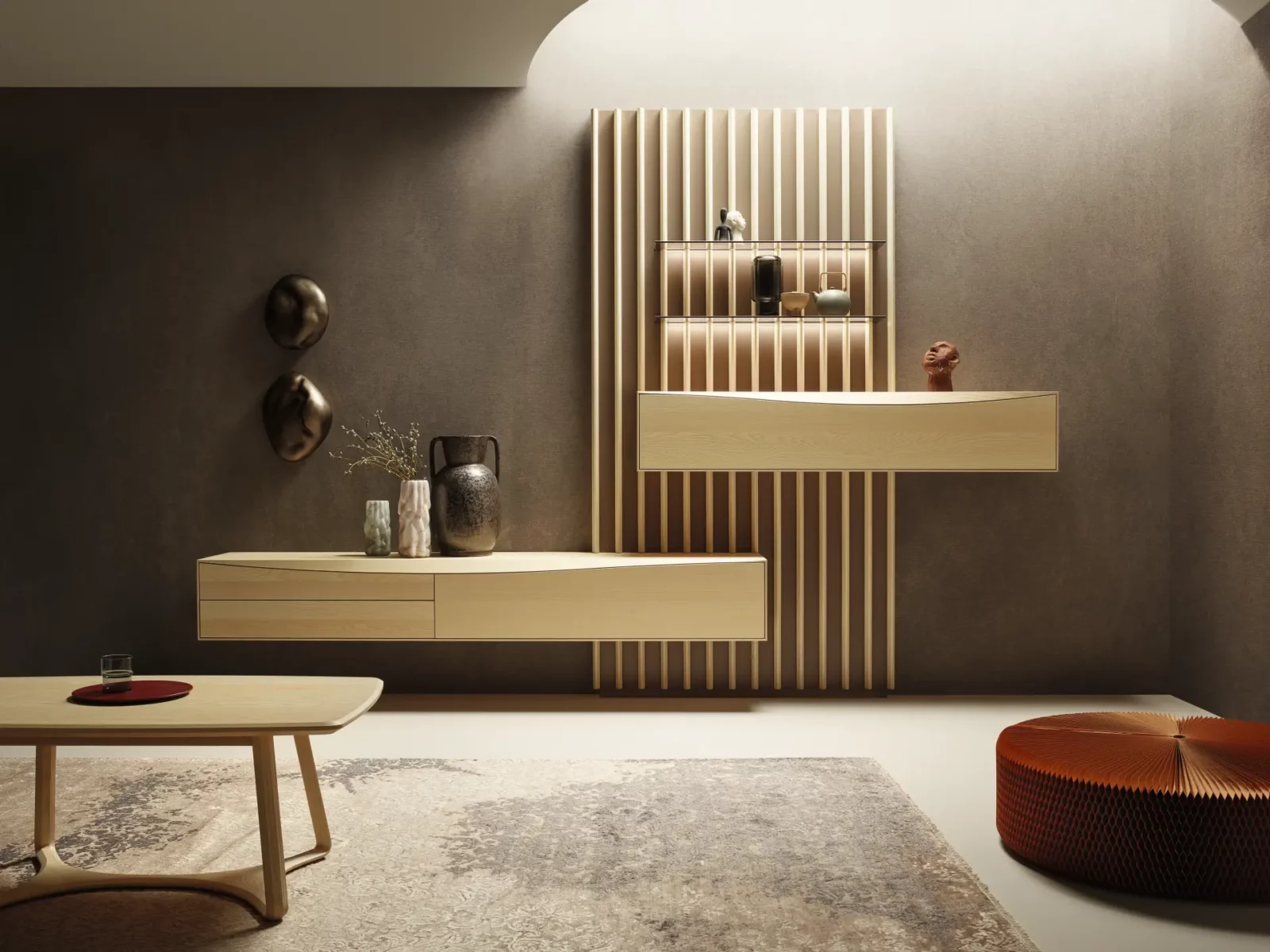 Anrei Puro Wave Wohnwand aus hellem Holz mit vertikalen Paneelen.
