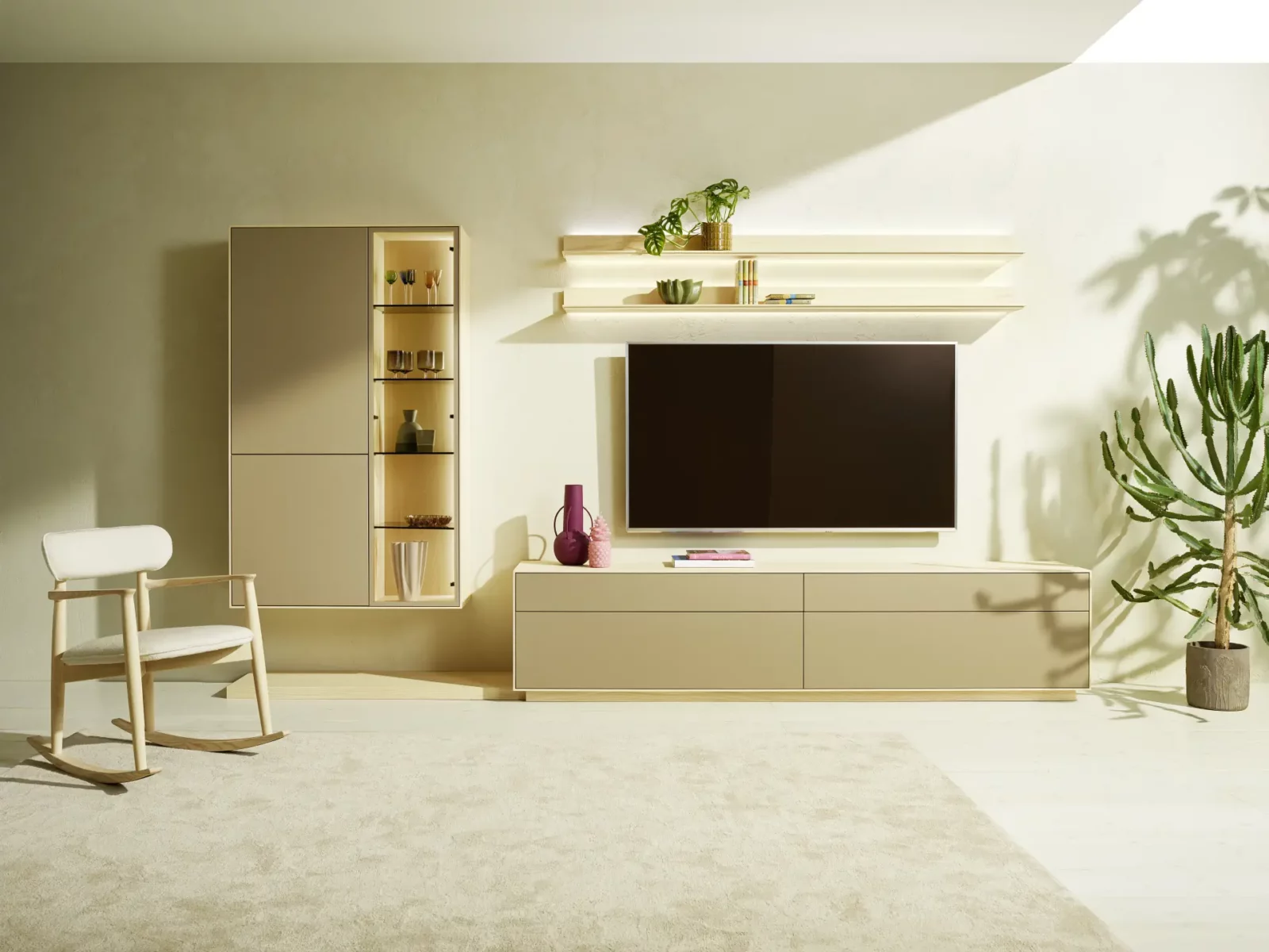 Anrei Puro Wohnwand in Beige mit Vitrine und TV-Board.