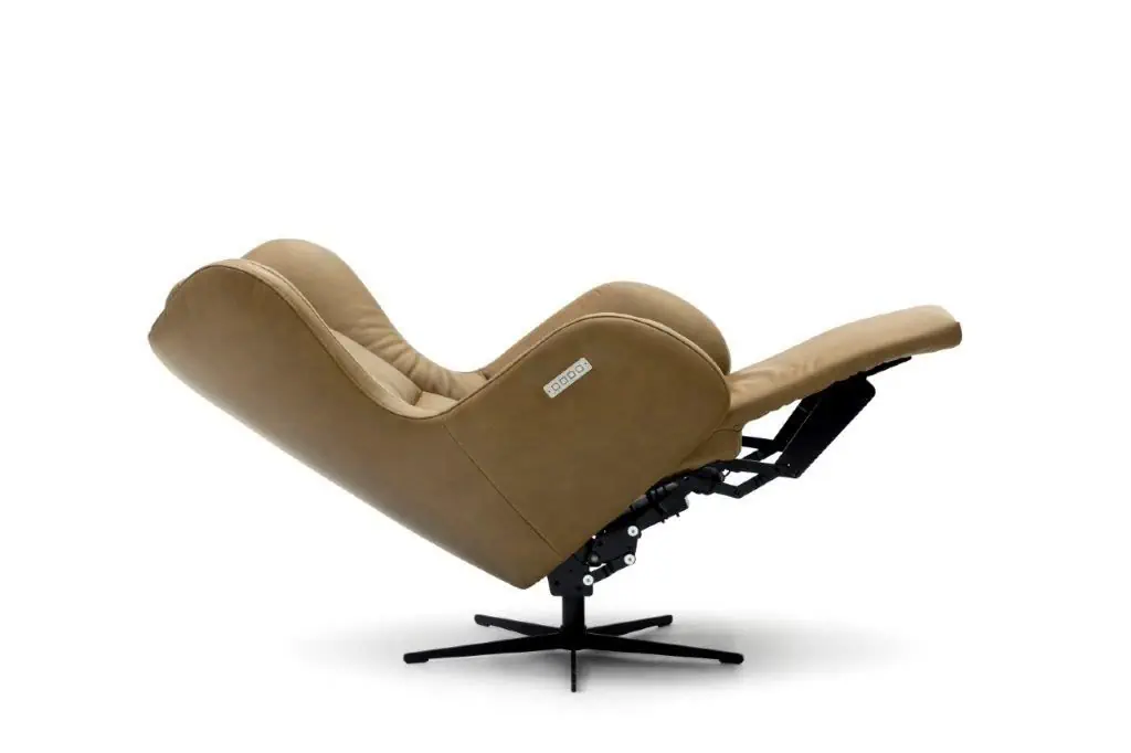 Relaxsessel 5Bubble mit motorischer Verstellung in Herz-Waage-Position, beige Leder.
