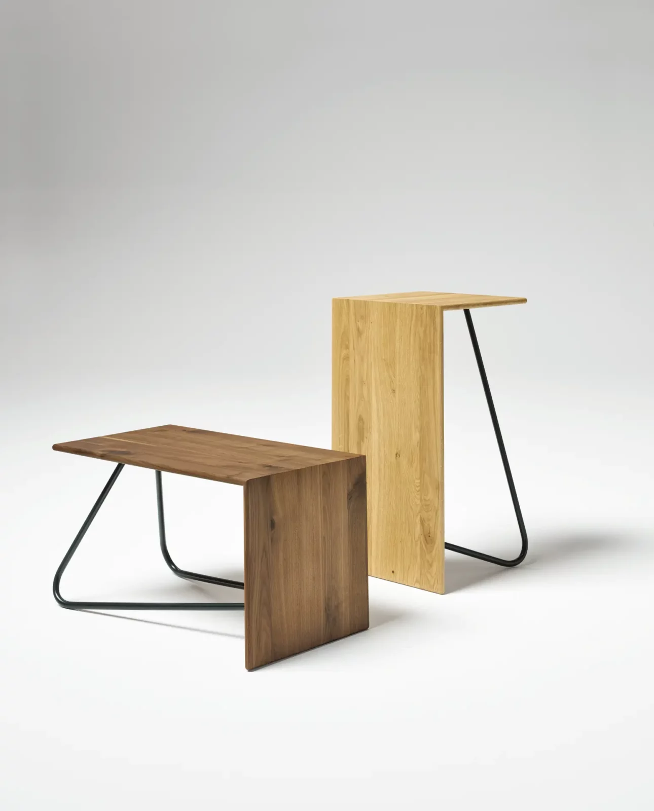 Anrei Couchtisch Wendelin Duo aus Holz mit Metallgestell.