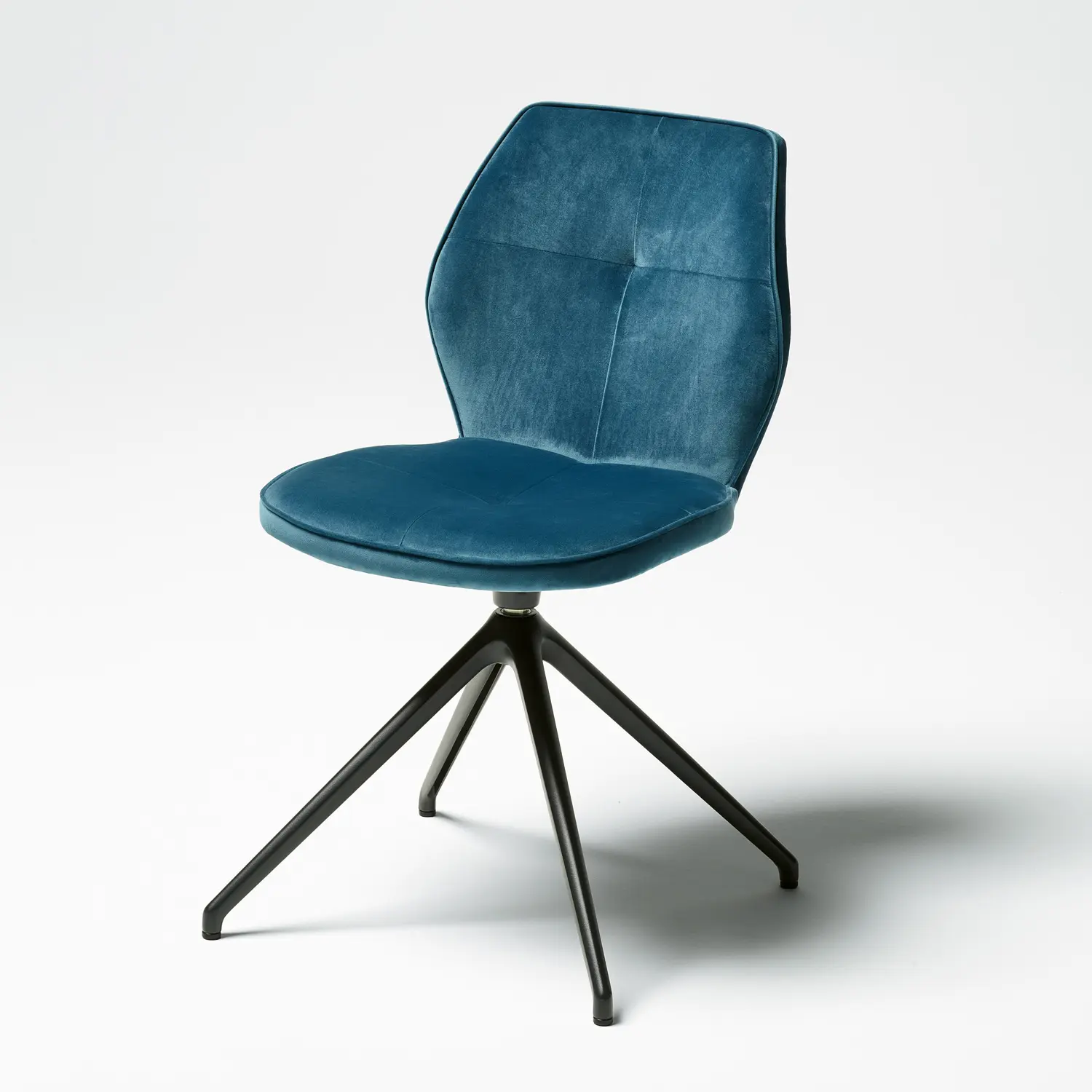 Anrei Stuhl 733 DREH, blauer Stoffbezug, schwarzes Metallgestell.