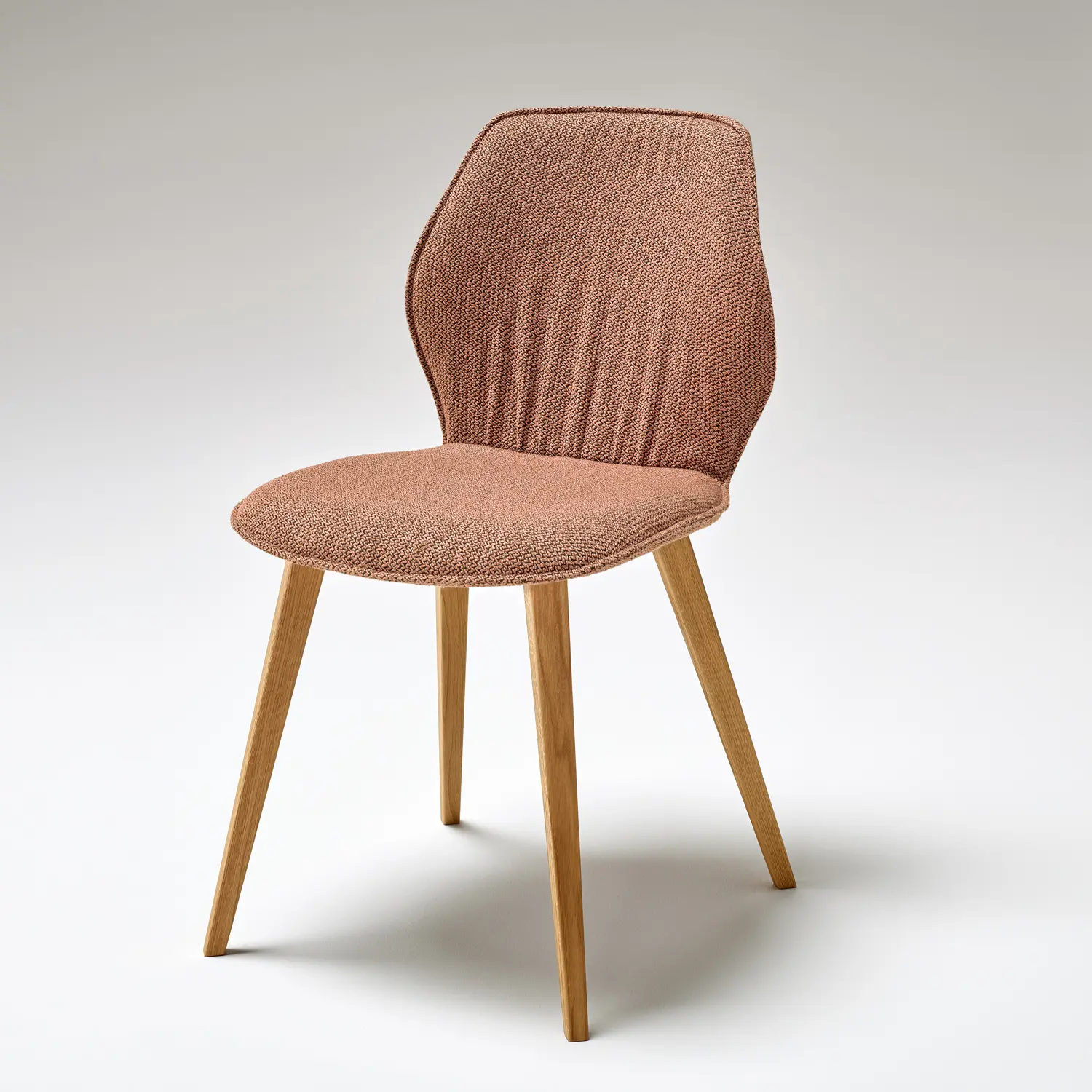 Anrei Stuhl 838 S, gepolstert in Rosa, mit Holzbeinen.