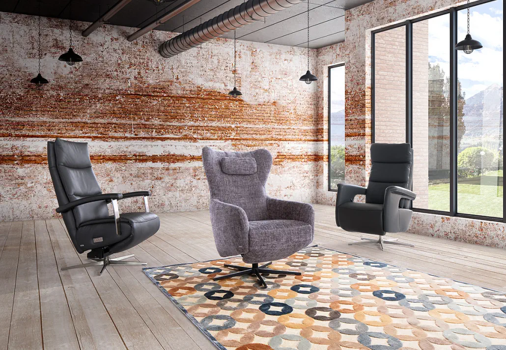 Beppo Bruce Baccara Sessel, grauer Stoff, drehbar, modernes Design.