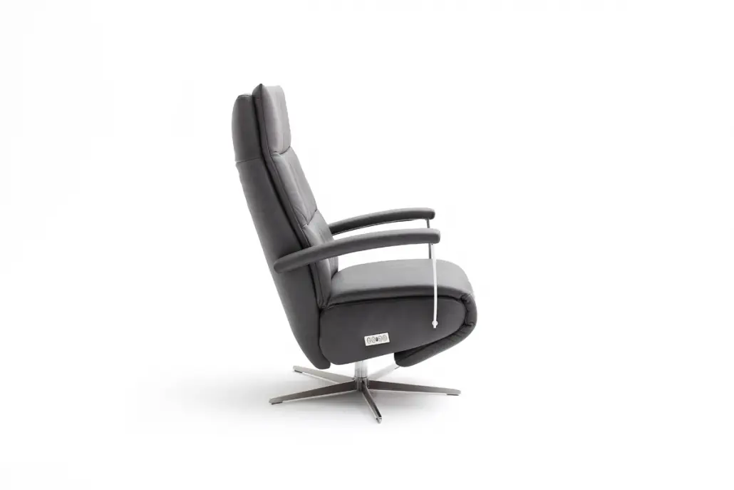 Beppo Relaxsessel in grauem Leder mit drehbarem Metallfuß.