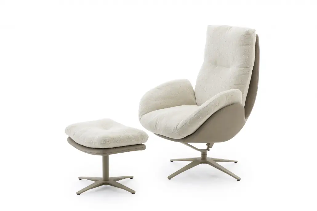 Berry Drehsessel mit Hocker, beige Polsterung, modernes Design, Metallgestell.