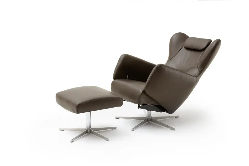 Sessel Bruce mit manueller Relaxverstellung, braunes Leder, Metallfuß.