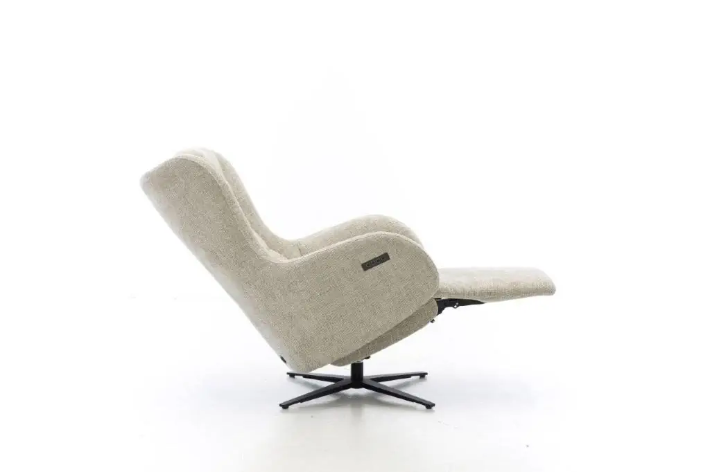 Drehsessel Bubble mit motorischer Verstellung in beige, auf schwarzem Metallfuß.