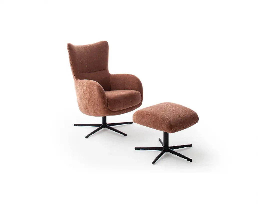 Sessel Bully mit Hocker, brauner Stoffbezug, schwarzes Metallgestell.