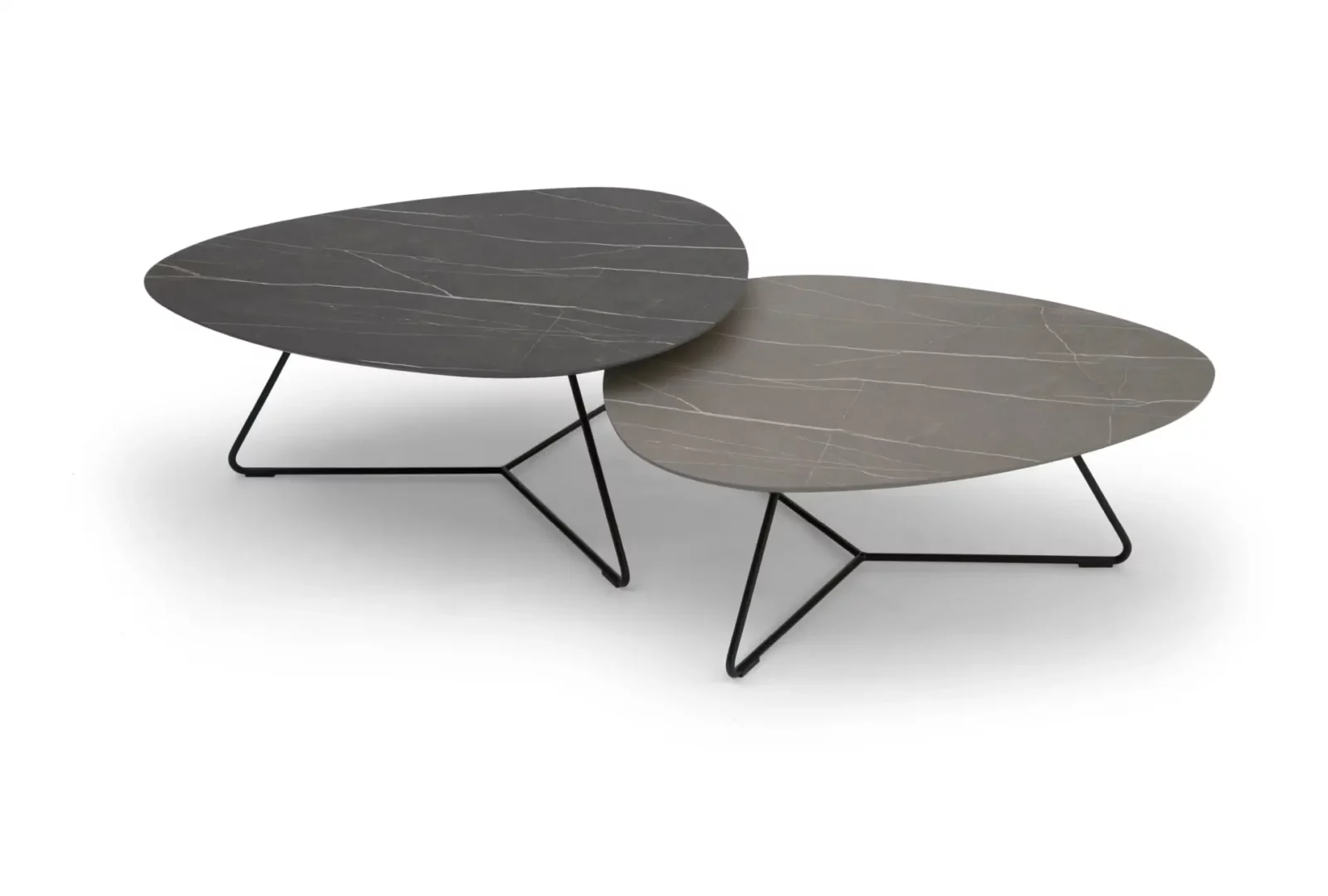 Couchtisch Twinny, zwei ovale Platten aus HPL in dunklen Tönen.