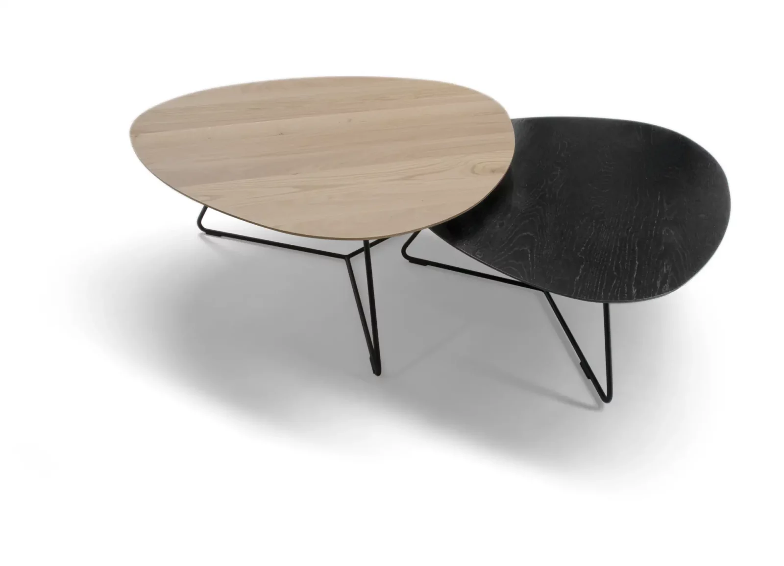 Couchtisch Twinny, massives Eichenholz, weiß und schwarz, mit Metallgestell.