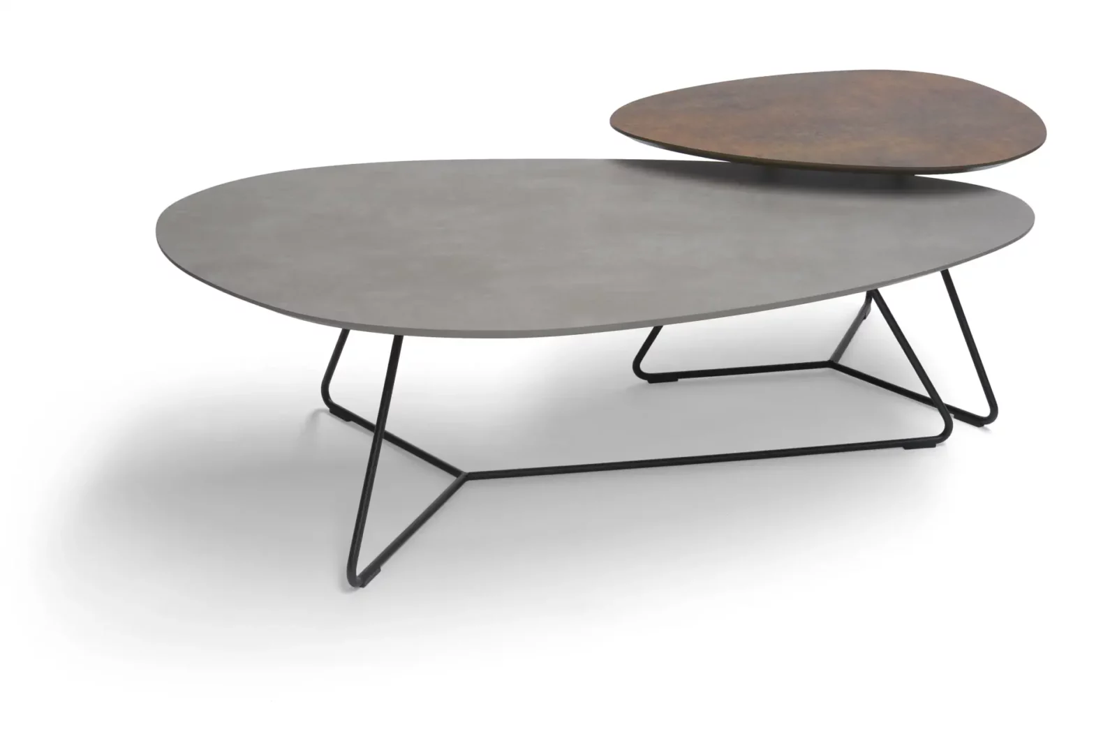 Couchtisch Twinny XL, zweistufig, grau und braun, mit Metallgestell.