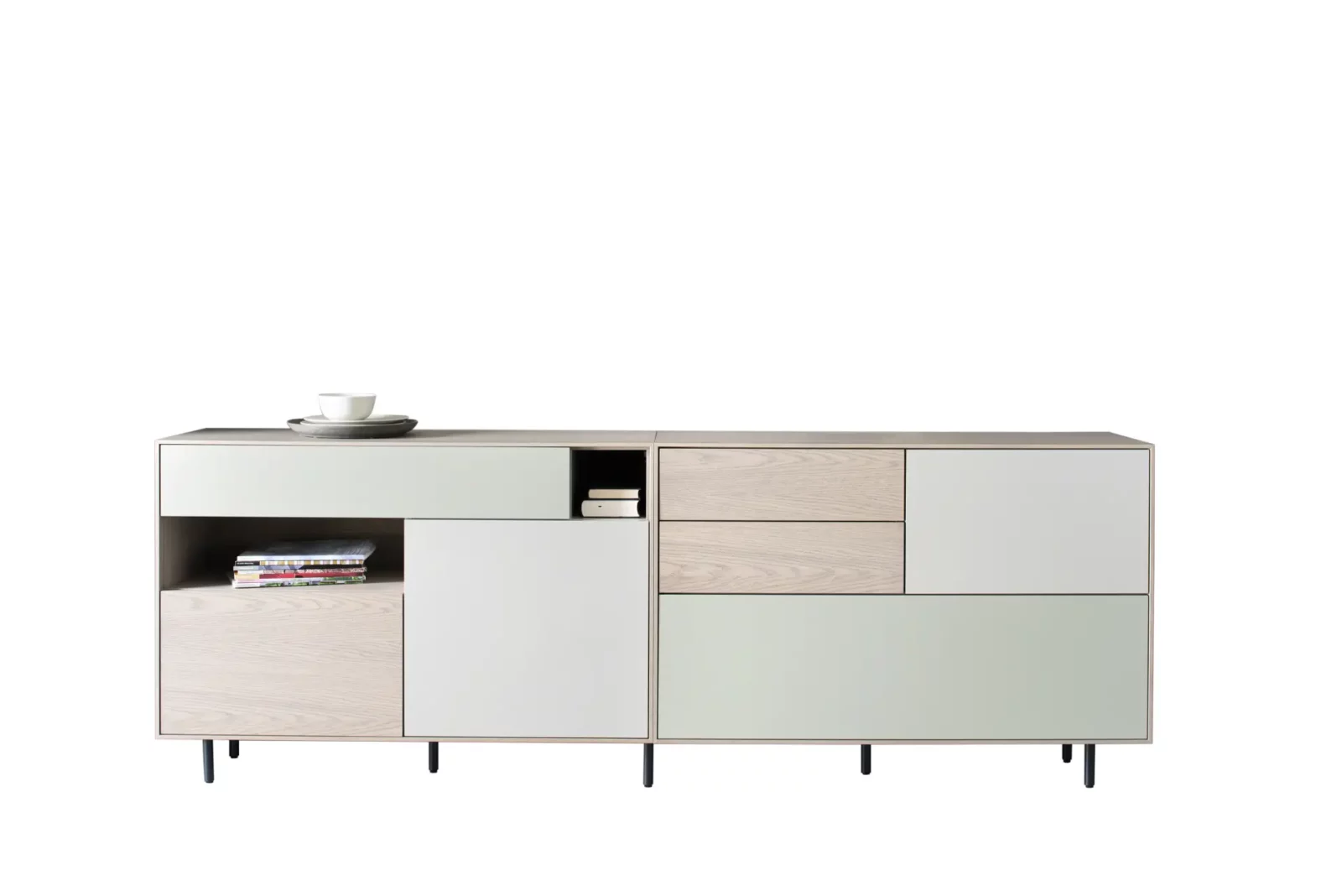 Sideboard Gamo 013 in hellem Holz mit weißen und grauen Fronten.
