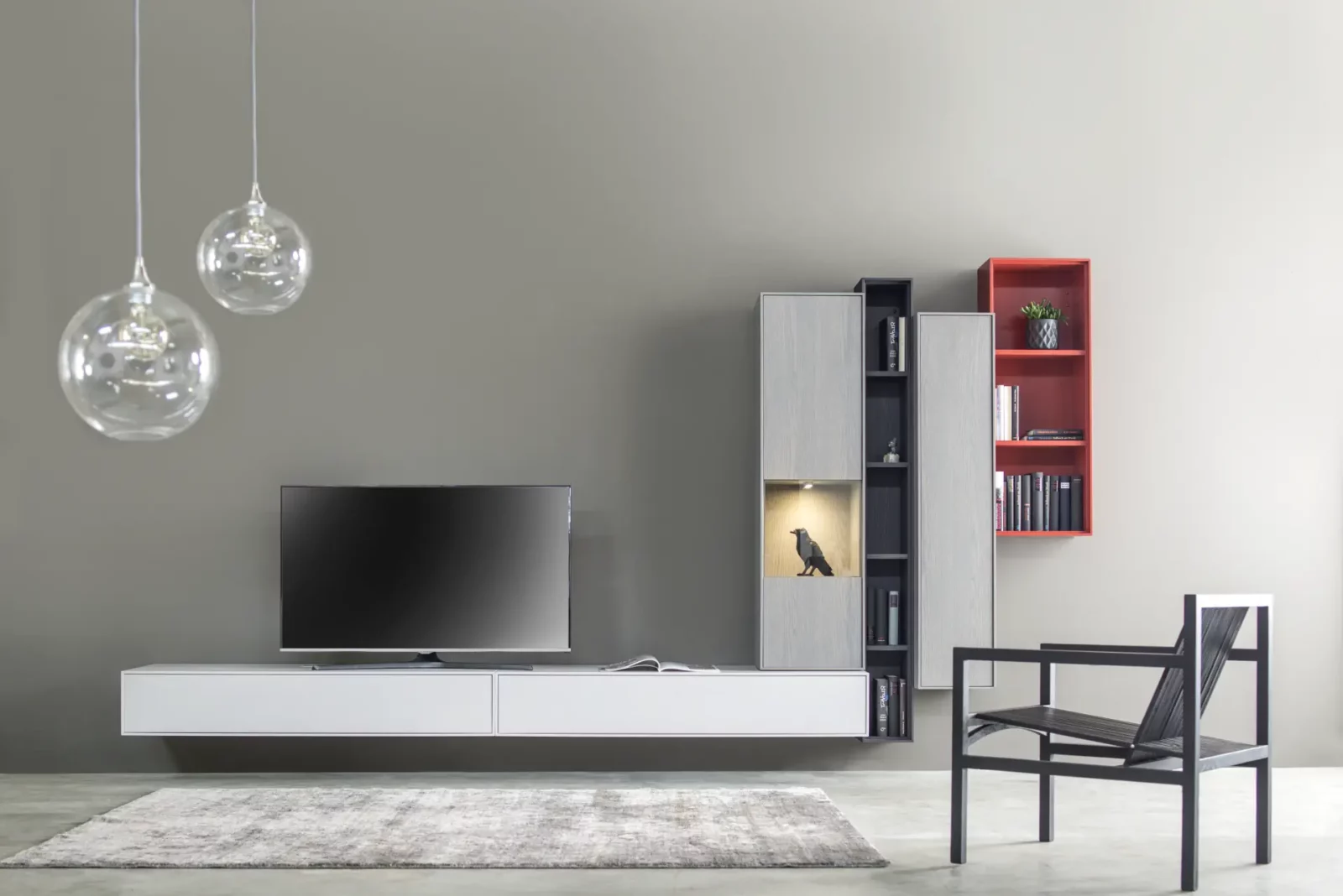 Wohnwand Gamo 014 mit grauen und roten Elementen, Holzoptik, integrierte Beleuchtung.