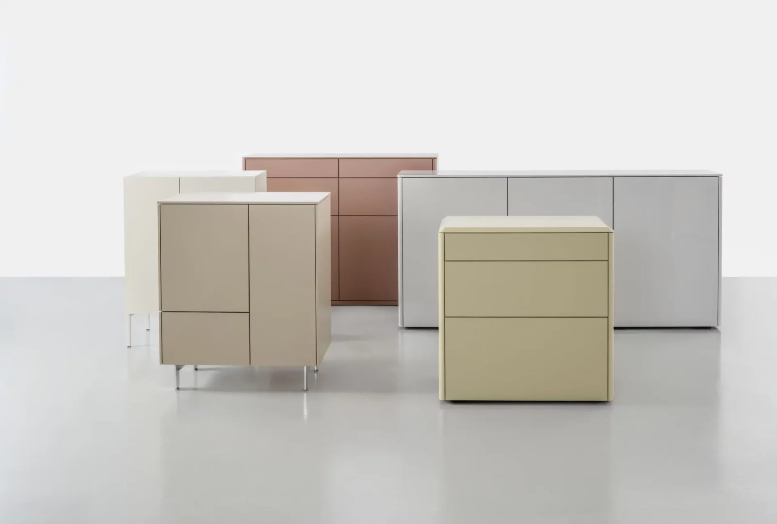 Sideboards Gaya 091 in verschiedenen Farben und minimalistischer Ausführung.