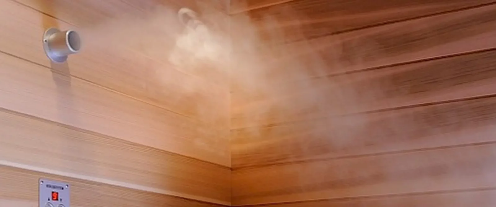 Infrarotkabine mit eingeblasenem Nebel, Holzverkleidung und digitalem Bedienfeld.