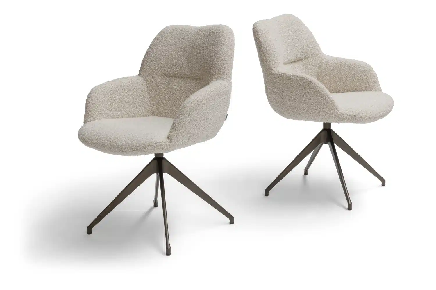 KiqDeluxe24 Stuhl, Modell Nuvola, cremefarbener Stoff, Metallgestell.