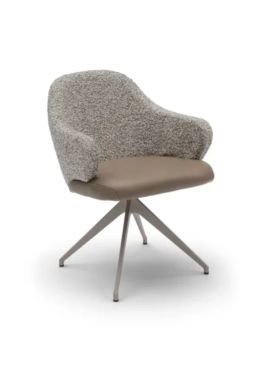 Linq drehbarer Esszimmerstuhl mit grauem Bouclé-Bezug und braunem Sitz.