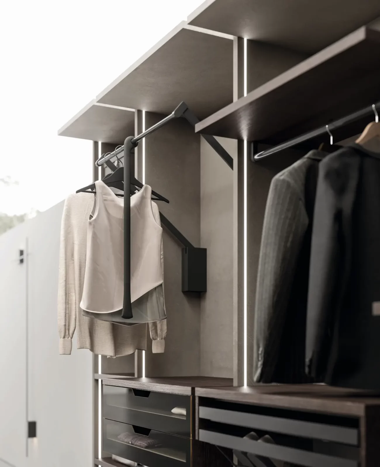 Muro Bello Atlantico Kleiderschrank mit dunklen Holzelementen und integrierter Beleuchtung.