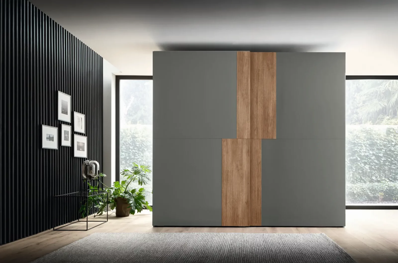 Muro Bello Atlantico Kleiderschrank in Grau mit Holzelementen.