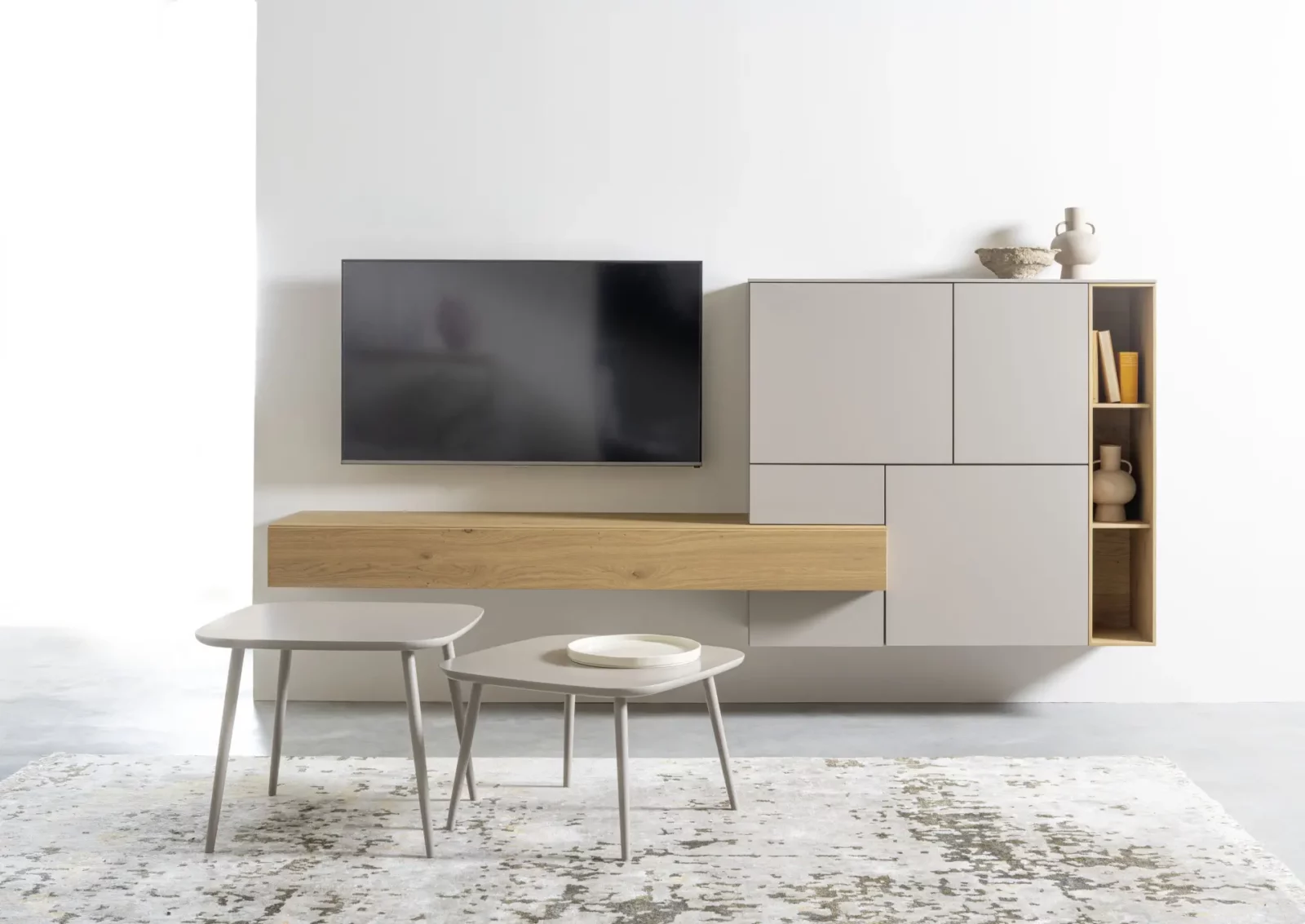 Nubo 216 Wohnwand in Holzoptik und Grau mit offenen Regalfächern.