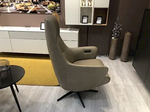 Relaxsessel Twinz7003 in beige, drehbar mit hohem Rücken und Armlehnen.
