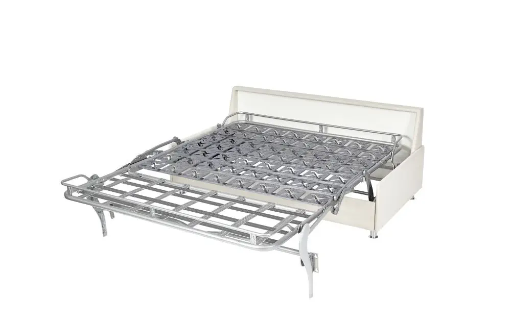 Schlafsofa Messida mit ausziehbarem Metallrahmen und weißem Polsterbezug.
