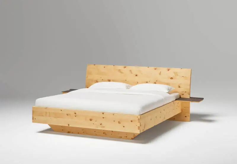 Bett Zirbe Paso aus naturgeöltem Zirbenholz mit schlichtem Design.