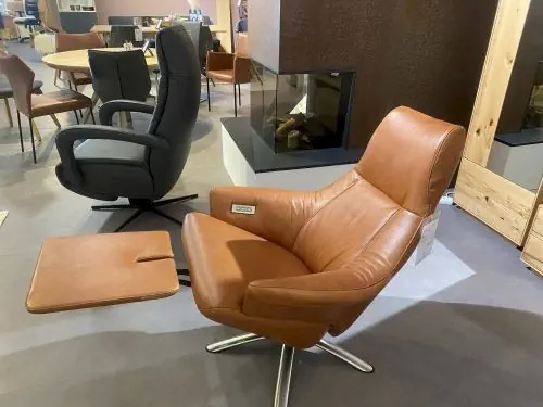 Relaxsessel Teramo 701 in cognacfarbenem Leder mit verstellbarem Fußhocker.