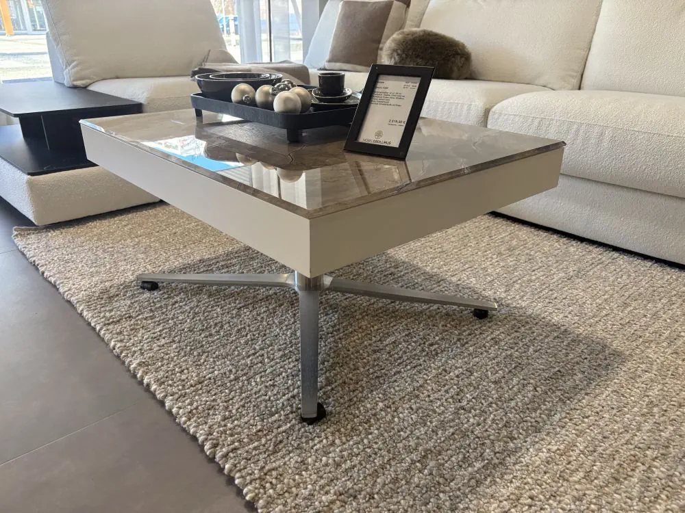 Couchtisch mit Glasplatte mit Steinoptik und Metallfuß, Modell Sesam, beige.