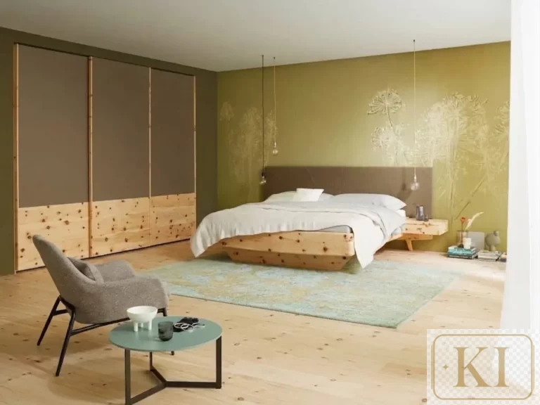 Anrei Bett Sol aus Zirbenholz mit schwebendem Design und gepolstertem Kopfteil.