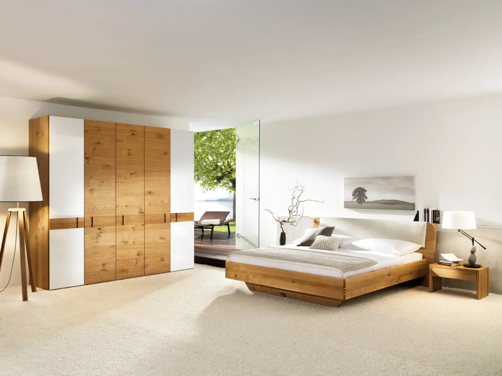 Anrei Rio Kleiderschrank aus Holz mit weißen Akzenttüren.
