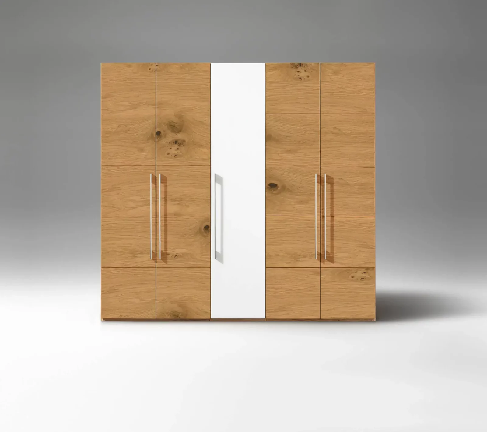 Anrei Tesso Kleiderschrank aus Eichenholz mit weißer Mitteltür.