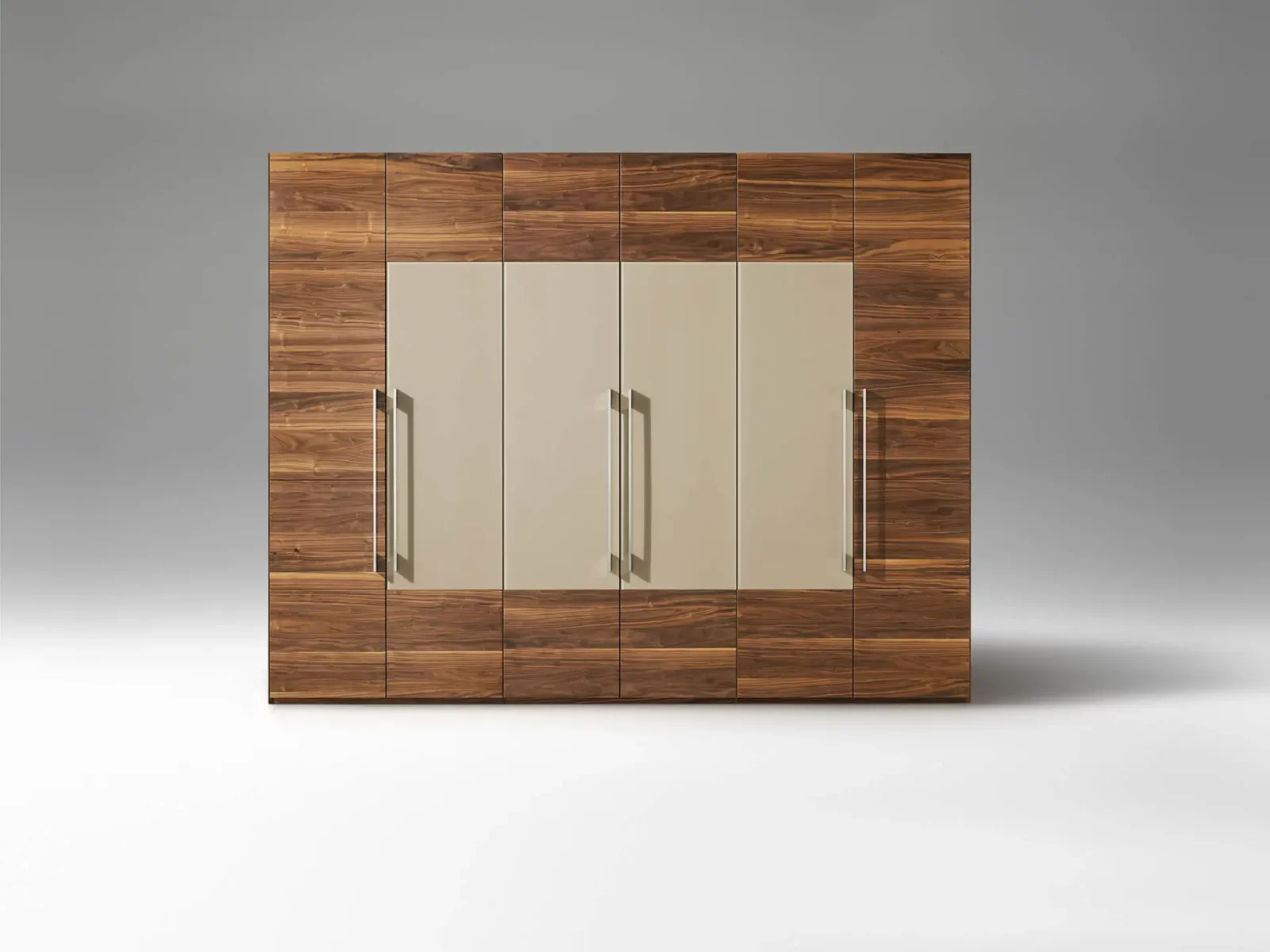 Anrei Tesso Kleiderschrank, Holzoptik, beige Fronten, lange Metallgriffe.
