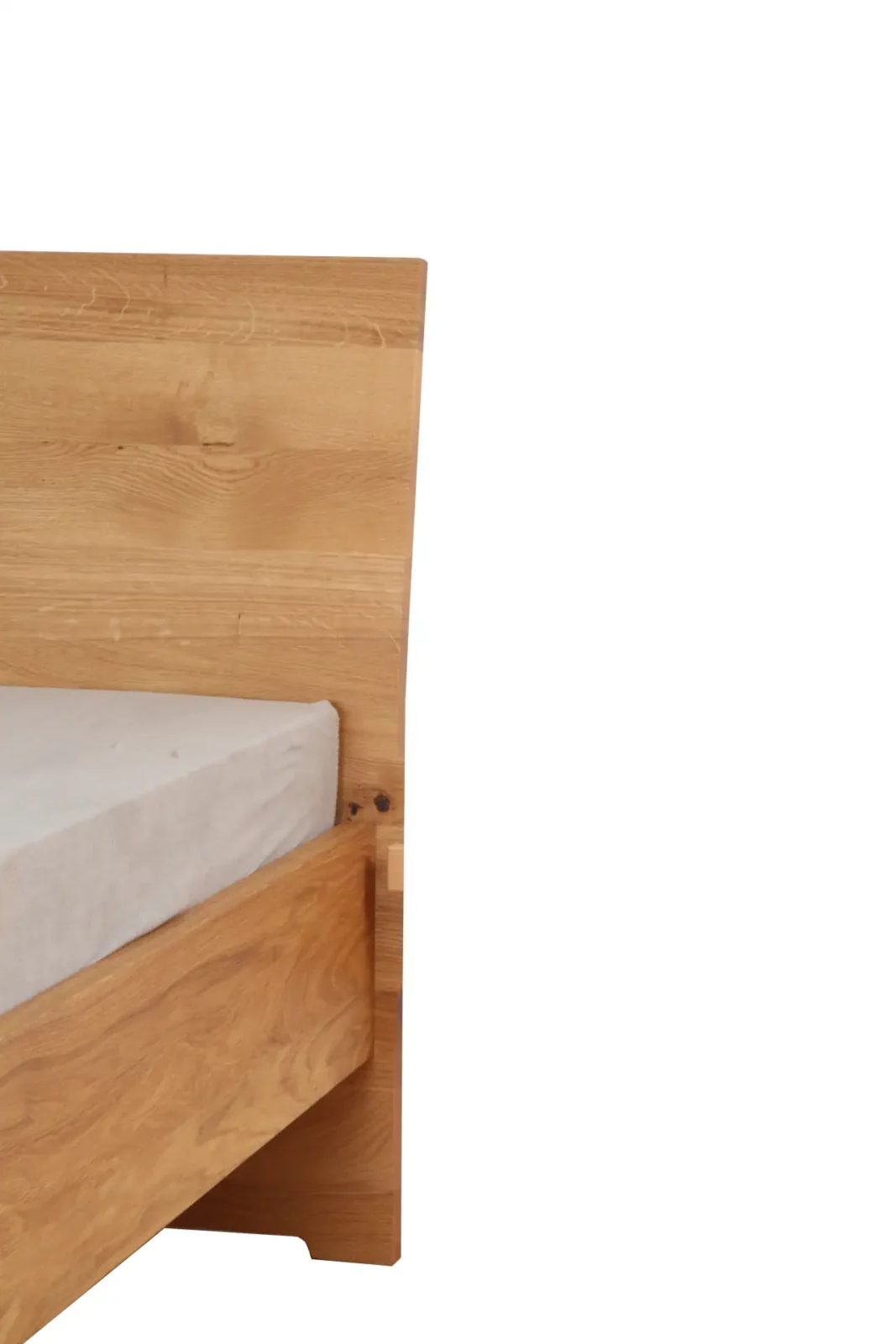 Holzschmiede Bett Tenso aus hellem Holz mit klaren Linien.