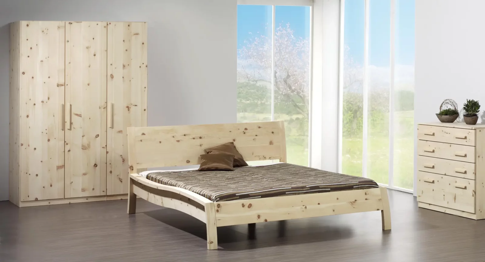 Holzschmiede Kubus Bett aus hellem Holz mit schlichtem Design.
