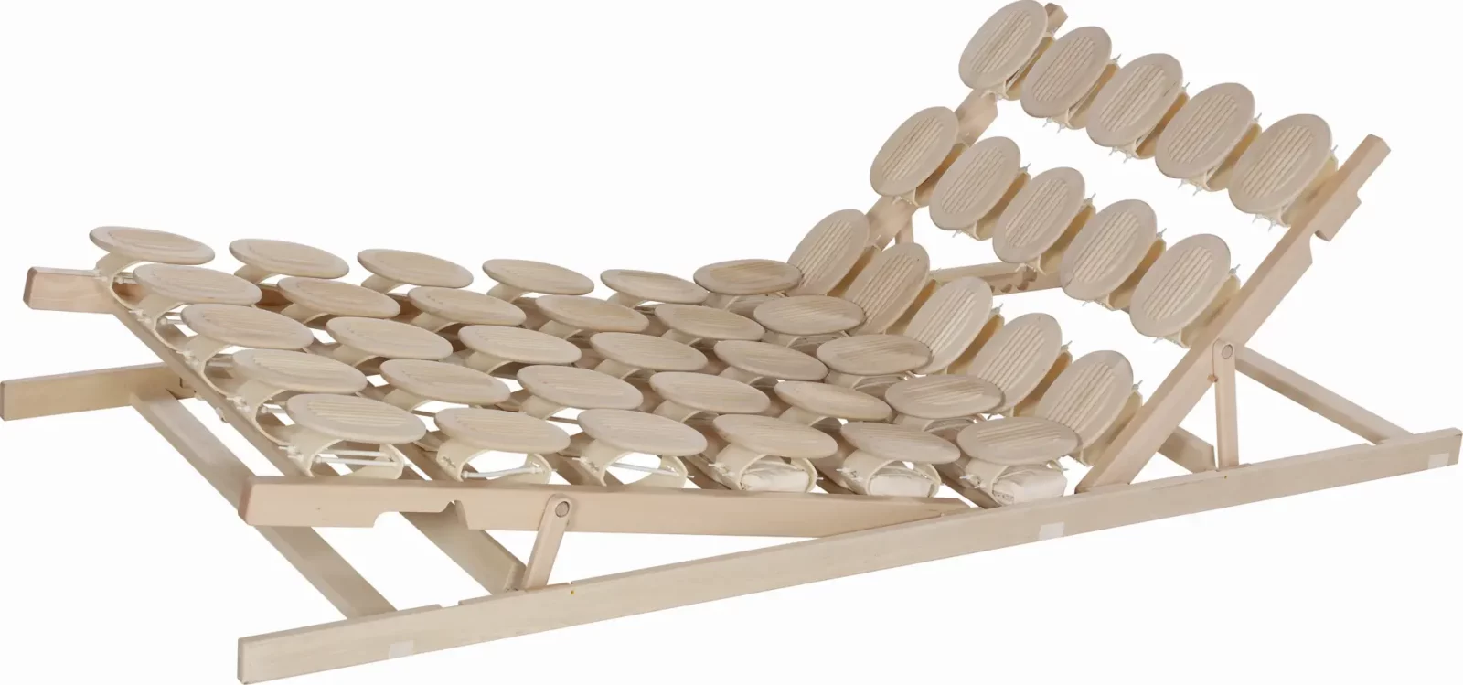 Relax2000 Sitz mit Fusshochstellung aus hellem Holz mit runden Lamellen.