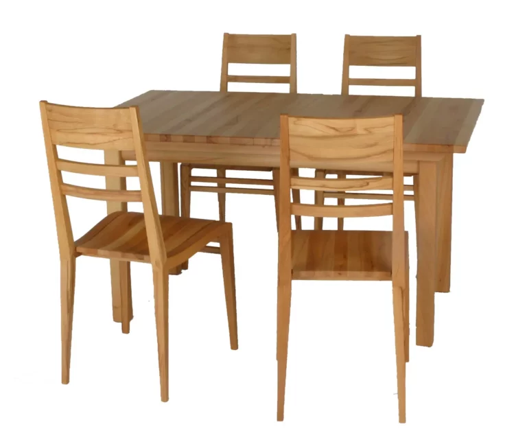 Holzstuhl-Set Contra007 mit rechteckigem Tisch in natürlicher Holzoptik.