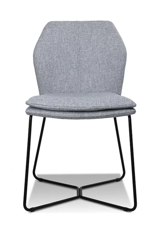 Stuhl Gufi, grauer Stoffbezug, schwarzes Metallgestell, modernes Design.