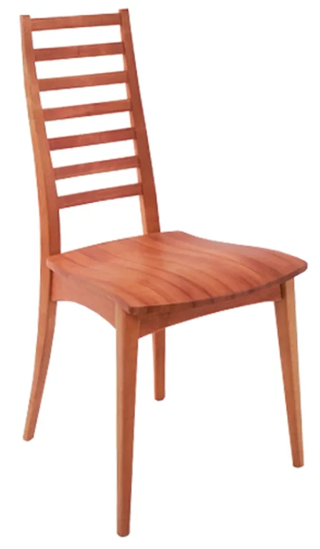 Stuhl Julia aus Holz mit Lattenrückenlehne in warmem Braunton.