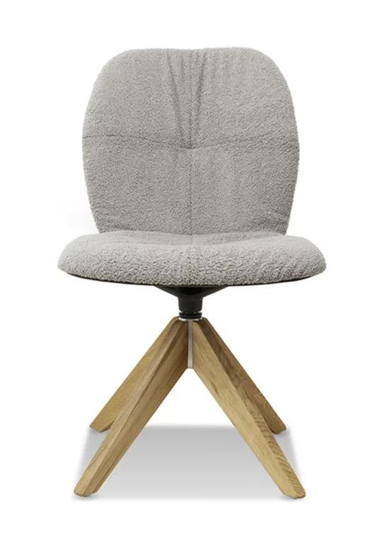 Stuhl Tempo 003 mit grauem Stoffbezug und Holzgestell.